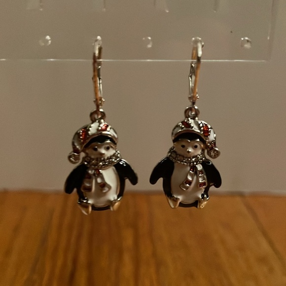 Napier holiday penguin drop earrings. Perfect for winter or holiday - Picture 4 of 17
